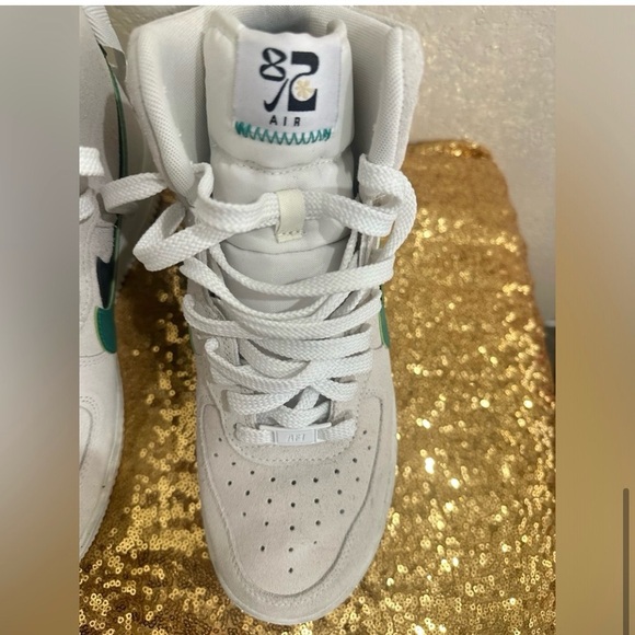 Nike Air Jordan 1 Mid shoes with a Suede & Leather - Picture 8 of 11